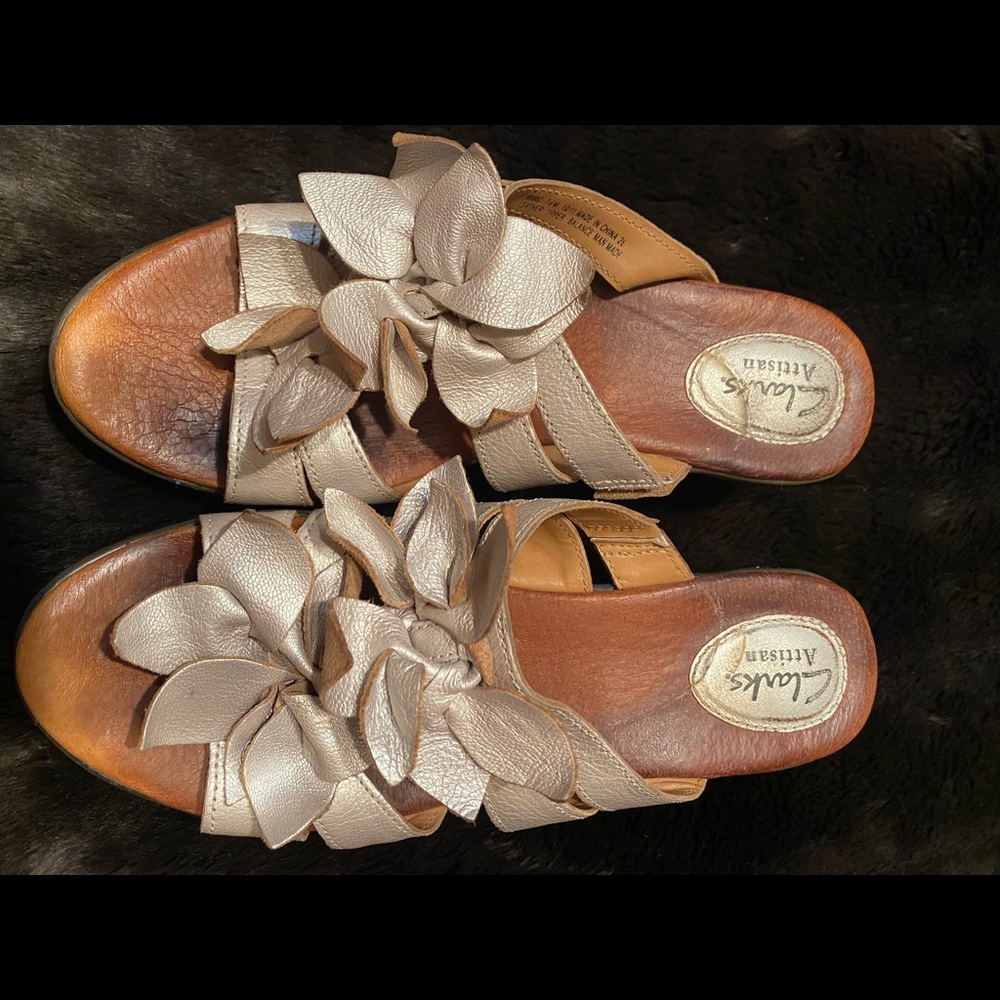 Clark’s Artisan Silver Wedge Sandals SZ 7.5